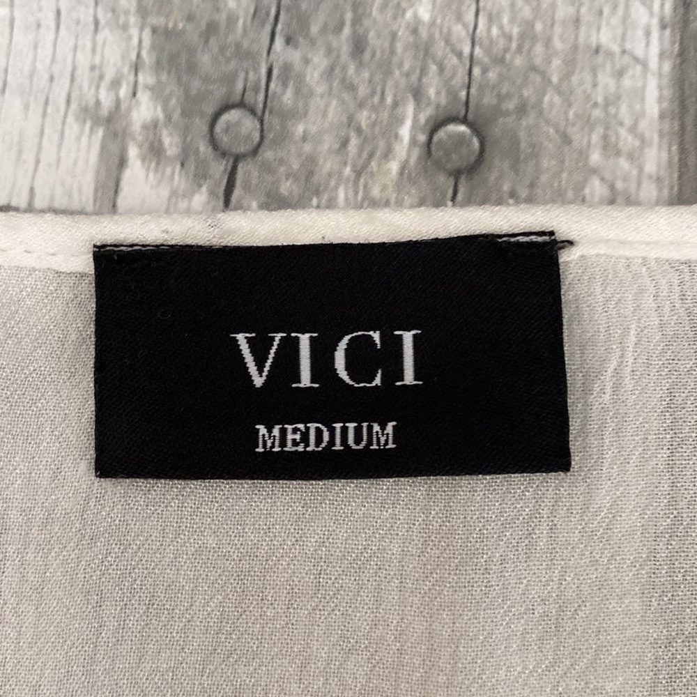 Vici Embroidered Floral Bohemian Top Size M - Picture 7 of 8